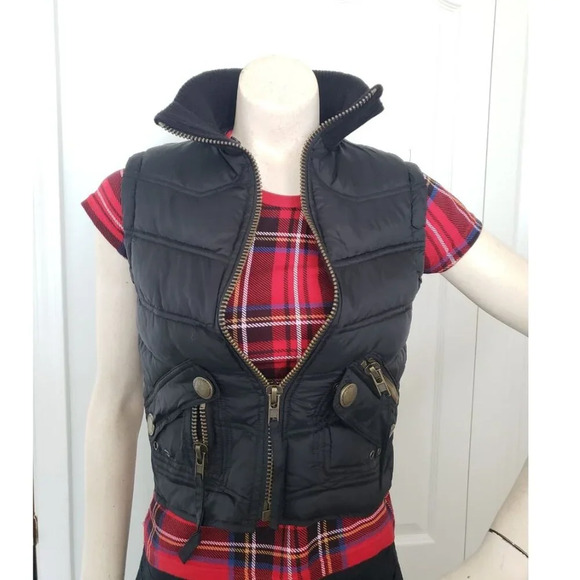 Urban Behavior Crop Puffy Black Vest with  removable hood - Picture 1 of 9